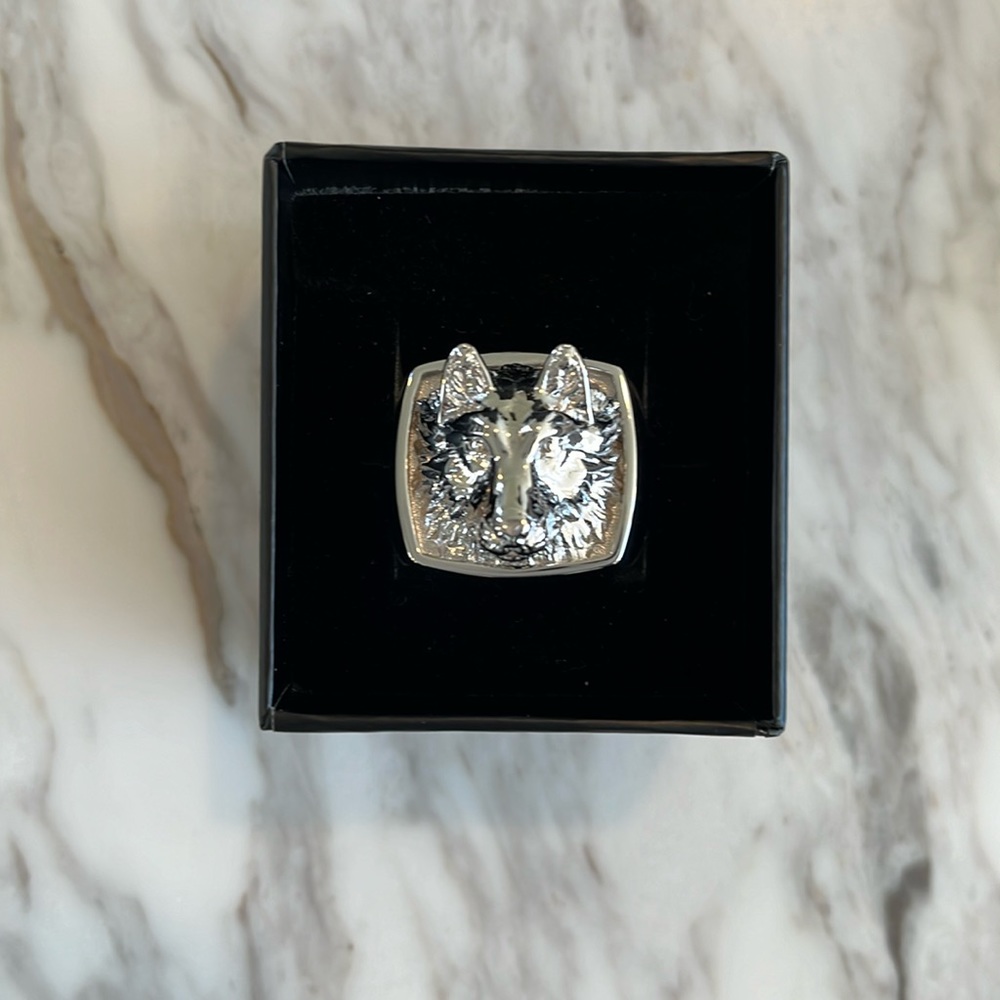 ERINFADER LONE WOLF RING